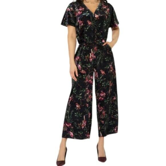 Leota Women's Ruby Velvet Short Sleeve Black Jumpsuit, M - Picture 1 of 8